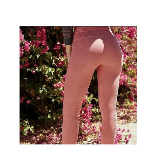 Free People Movement High Rise 7/8 Length Good Karma Leggings in Pomelo - Picture 1 of 9